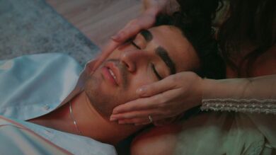 Seyran se enfrenta a la traición de Ferit y se convierte en su salvadora en su noche de bodas