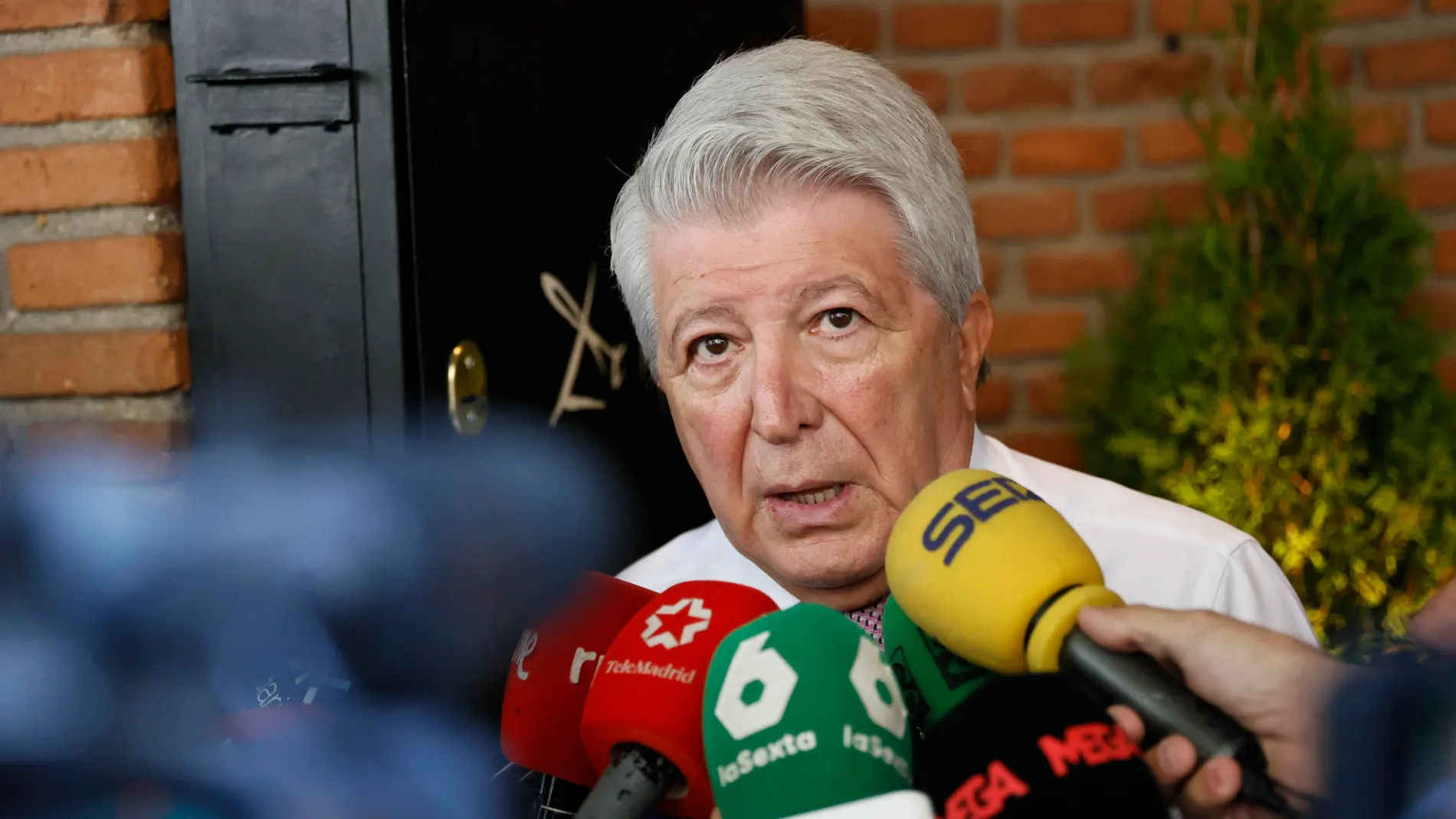 Enrique Cerezo atiende a los medios antes del derbi Enrique Cerezo atiende a los medios antes del derbi