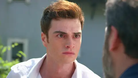 Berk se enfrenta a Gokhan y se arrepiente de haberle dado su cariño: "Te llamé papá" Berk se enfrenta a Gokhan y se arrepiente de haberle dado su cariño: "Te llamé papá"