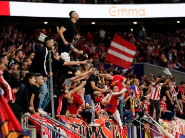 imagen del fondo sur del Metropolitano en el derbi ante el Real Madrid