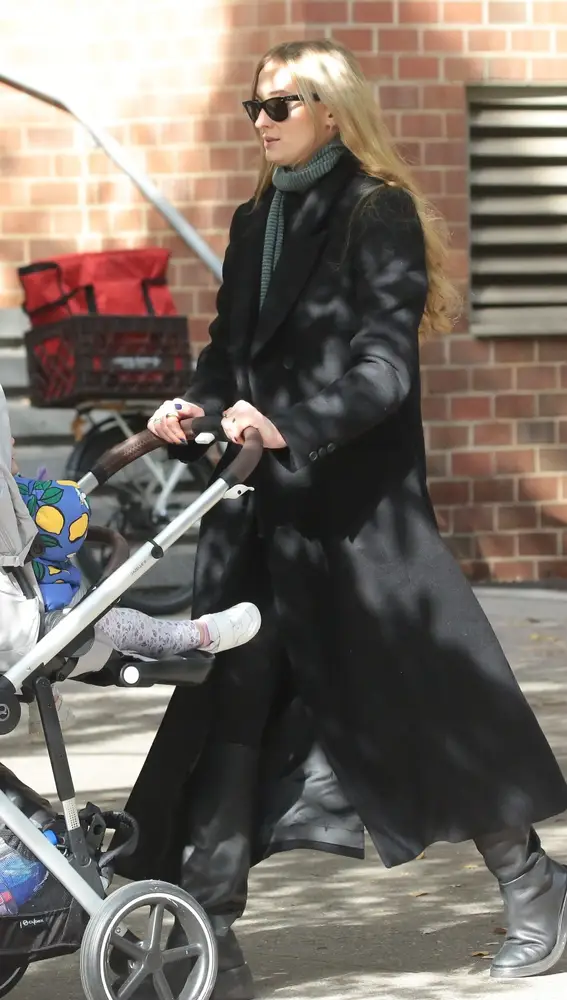 Sophie Turner con su hija Sophie Turner con su hija