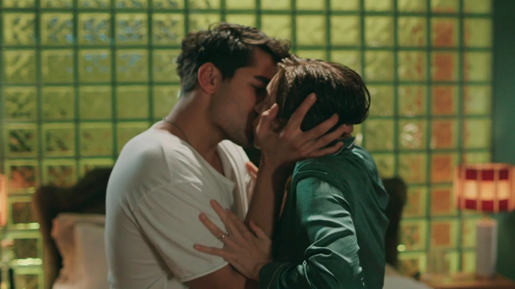 El primer beso de Ferit y Seyran