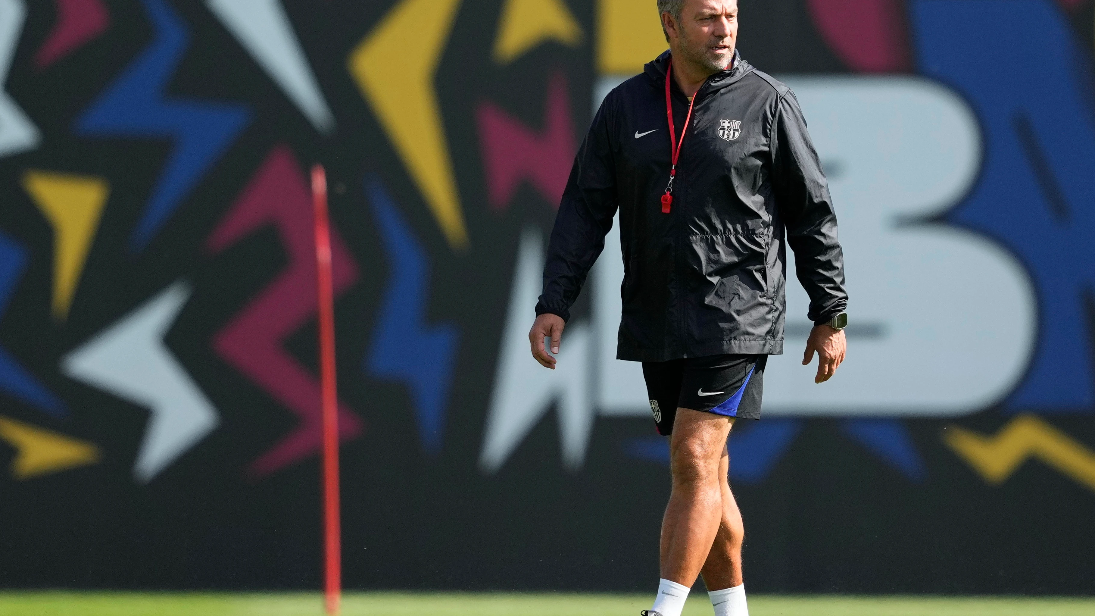 Hansi Flick, en el entrenamiento del Barça en la ciudad deportiva Joan Gamper Hansi Flick, en el entrenamiento del Barça en la ciudad deportiva Joan Gamper