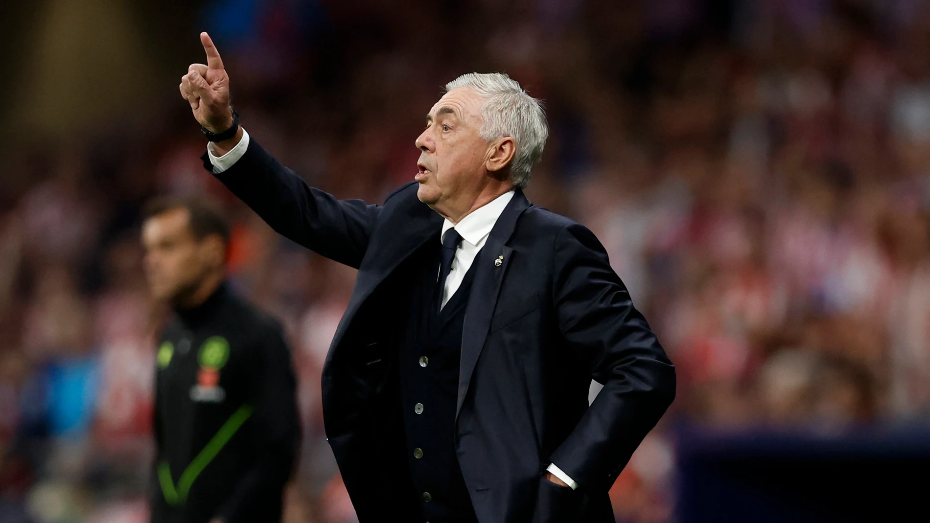 Ancelotti da instrucciones en el Metropolitano Ancelotti da instrucciones en el Metropolitano