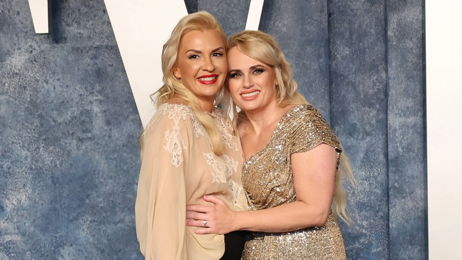 Rebel Wilson y Ramona Agruma Rebel Wilson y Ramona Agruma