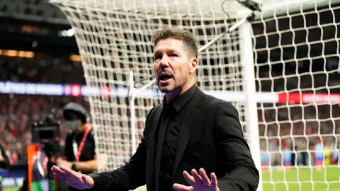 Simeone pide calma a la grada en el Metropolitano Simeone pide calma a la grada en el Metropolitano