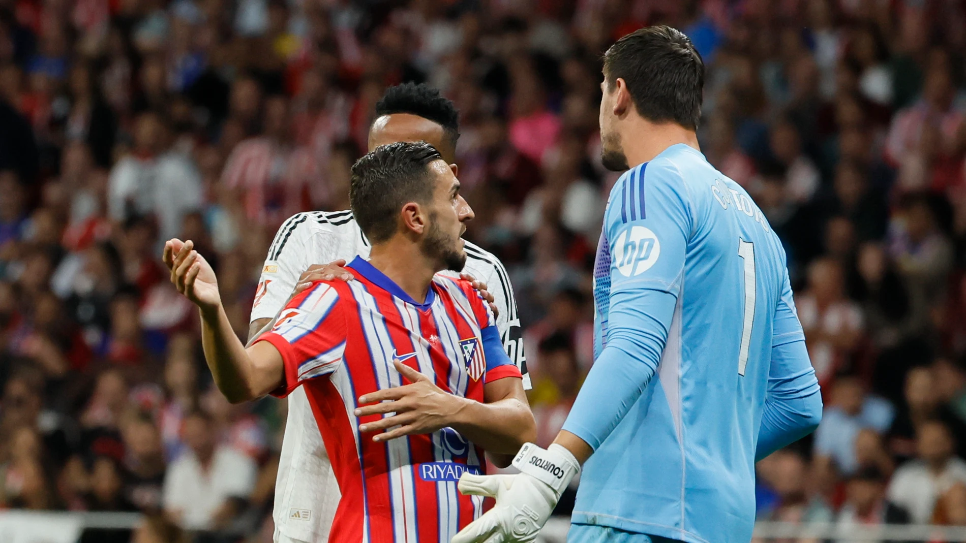 Koke, junto a Militao y Courtois en el derbi del Metropolitano Koke, junto a Militao y Courtois en el derbi del Metropolitano