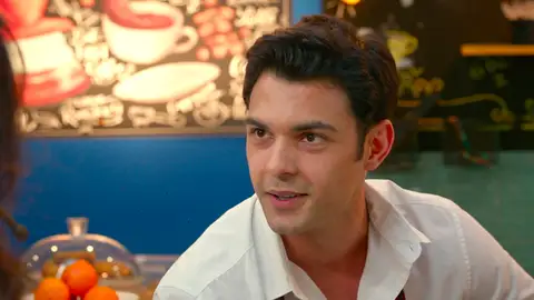 Cansu, cada vez más enamorada de Ayaz, tiene un único objetivo... ¡conquistarlo! Cansu, cada vez más enamorada de Ayaz, tiene un único objetivo... ¡conquistarlo!