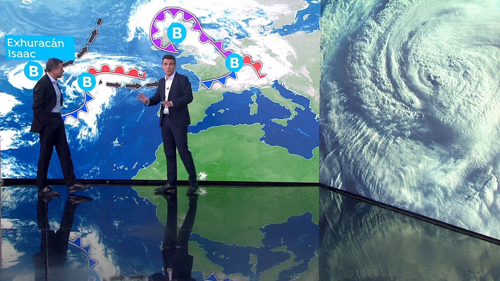 César Gonzalo aclara el camino del exhuracán 'Isaac': 