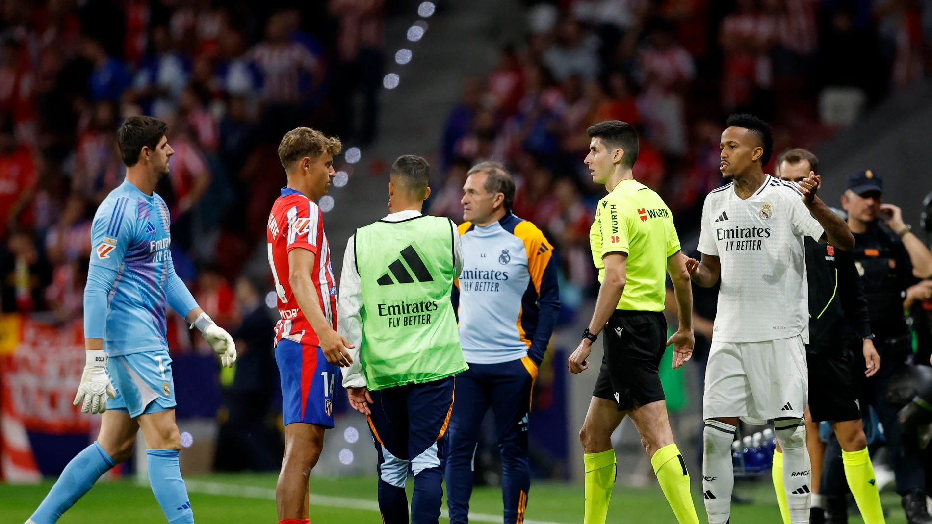Busquets Ferrer, en el momento de la suspensión en el Metropolitano Busquets Ferrer, en el momento de la suspensión en el Metropolitano