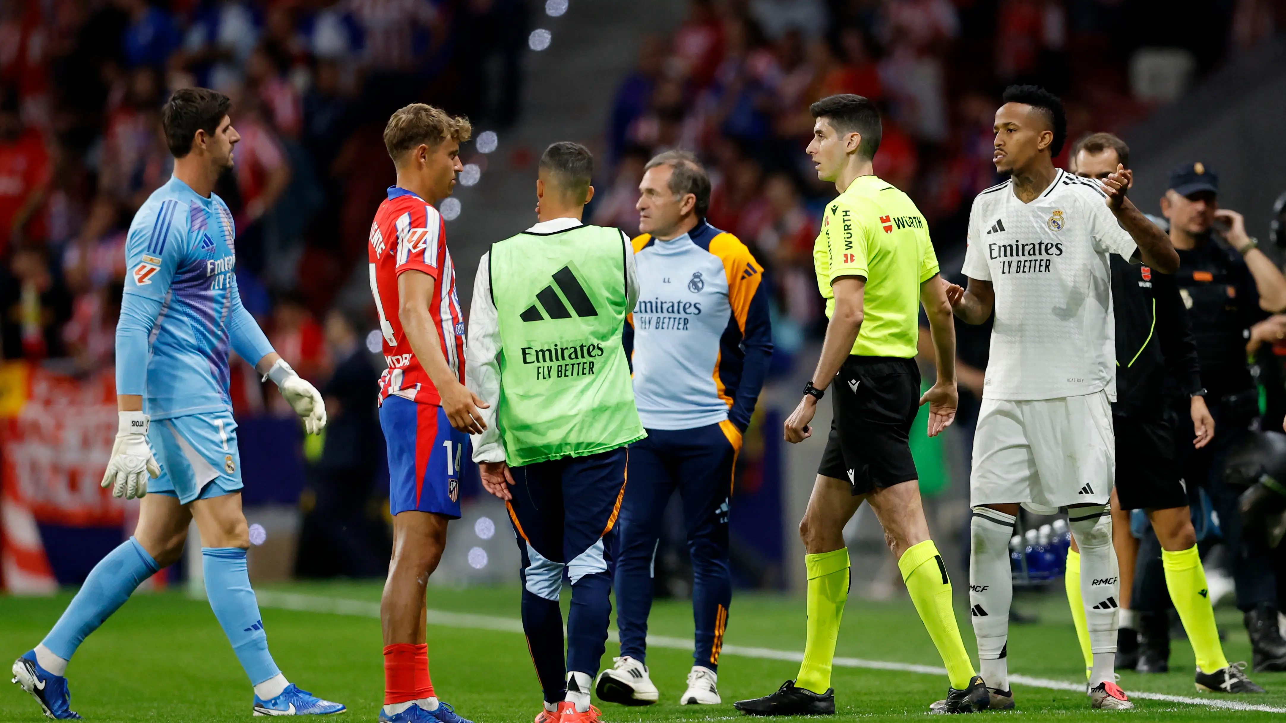 Busquets Ferrer, en el momento de la suspensión en el Metropolitano Busquets Ferrer, en el momento de la suspensión en el Metropolitano