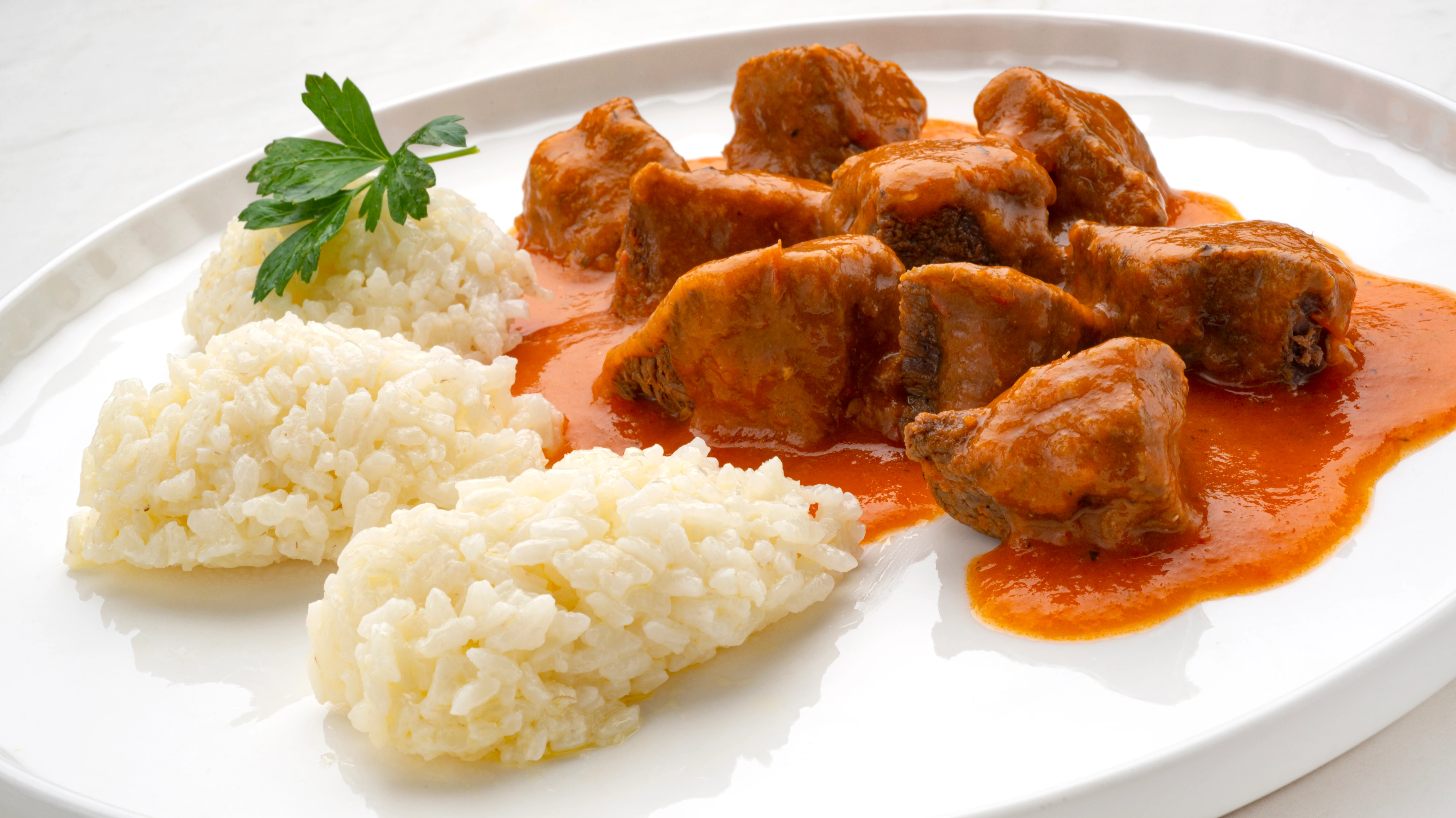 "Esto no falla nunca": Argui&ntilde;ano nos presenta un estofado de carne en salsa de tomate y pimiento con arroz