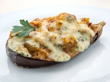 La reacción de Arguiñano al elaborar unas berenjenas rellenas de bacalao: "No solo me rompo el traje, igual se me caen hasta los piños" La reacción de Arguiñano al elaborar unas berenjenas rellenas de bacalao: "No solo me rompo el traje, igual se me caen hasta los piños"