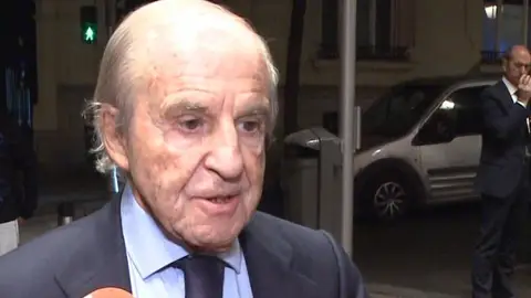José María García haciendo declaraciones a la prensa José María García haciendo declaraciones a la prensa