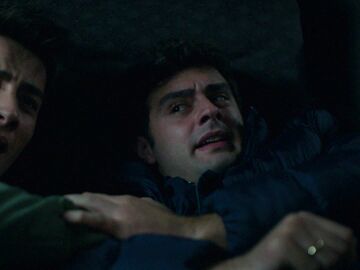 &Ouml;mer y Sarp, en peligro tras quedar atrapados en un coche de un desguace: "&iexcl;Nos va a aplastar!" 
