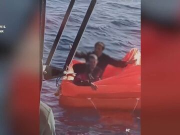 Dos náufragos rescatados por la Guardia Civil en Huelva