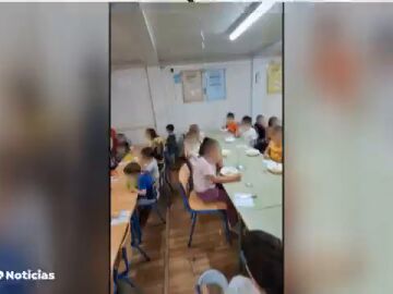 El comedor de nunca jamás: un colegio de Sevilla lleva 17 años esperando que construyan un comedor digno para el alumnado