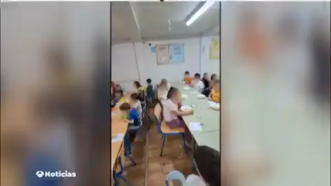 El comedor de nunca jamás: un colegio de Sevilla lleva 17 años esperando que construyan un comedor digno para el alumnado El comedor de nunca jamás: un colegio de Sevilla lleva 17 años esperando que construyan un comedor digno para el alumnado