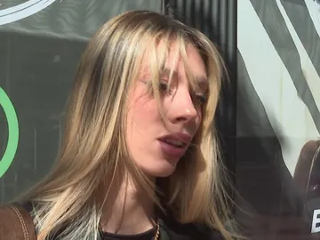 Alejandra Rubio haciendo declaraciones a la prensa Alejandra Rubio haciendo declaraciones a la prensa