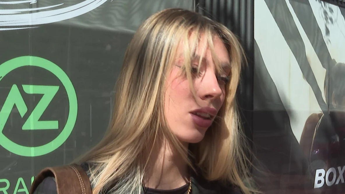 Alejandra Rubio haciendo declaraciones a la prensa Alejandra Rubio haciendo declaraciones a la prensa