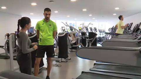 El monitor del gimnasio El monitor del gimnasio