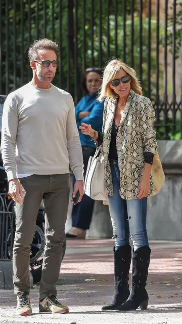 Álvaro Muñoz Escassi y Lara Dibildos en Madrid Álvaro Muñoz Escassi y Lara Dibildos en Madrid