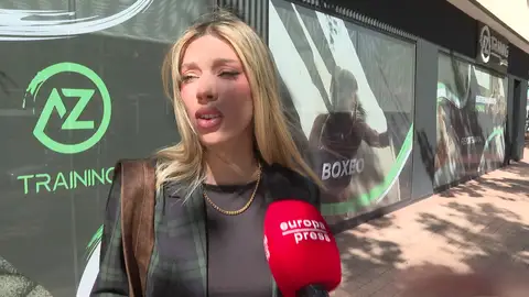 Alejandra Rubio haciendo declaraciones a la prensa Alejandra Rubio haciendo declaraciones a la prensa