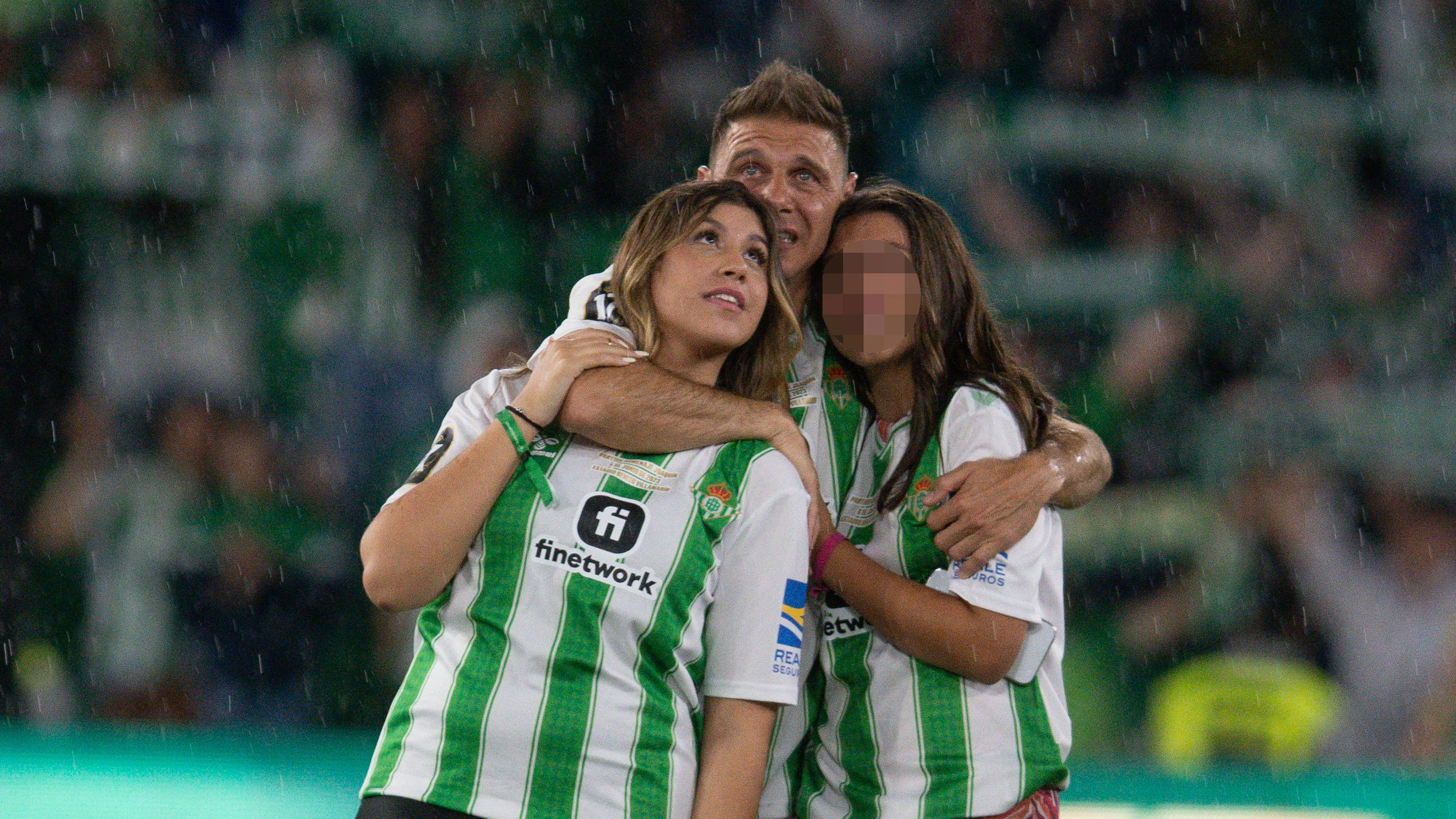 El futbolista Joaquín con sus dos hijas El futbolista Joaquín con sus dos hijas