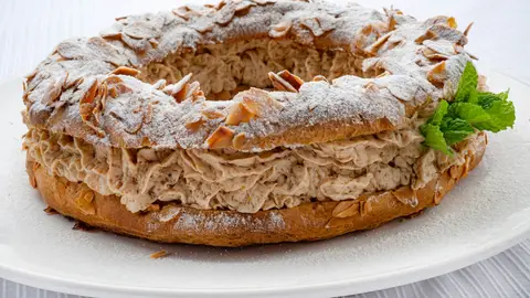 Receta de París-Brest con crema de praliné, de Eva Arguiñano: "Un postre fácil con forma de rueda y una historia muy bonita" Receta de París-Brest con crema de praliné, de Eva Arguiñano: "Un postre fácil con forma de rueda y una historia muy bonita"