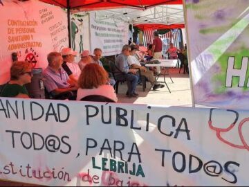 Acampada en Lebrija para exigir más médicos