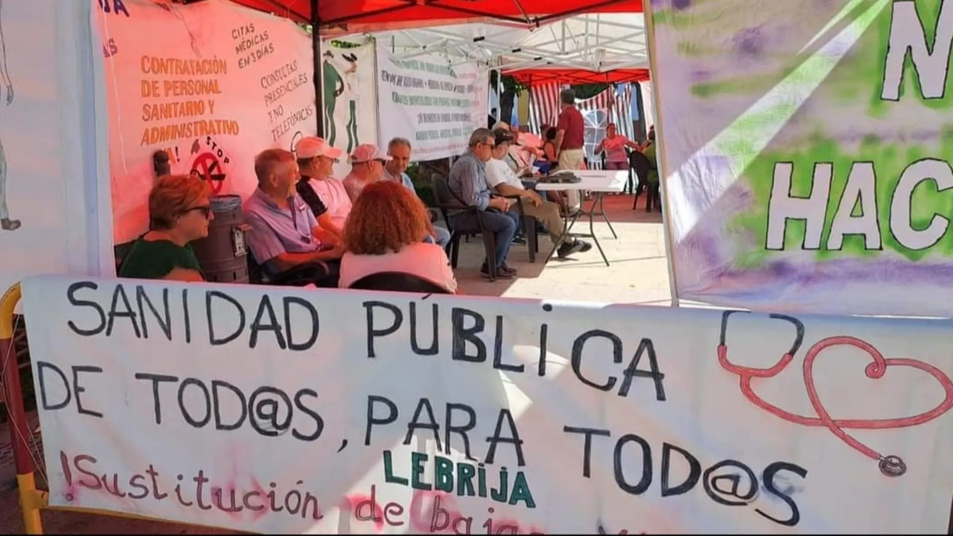 Acampada en Lebrija para exigir más médicos Acampada en Lebrija para exigir más médicos