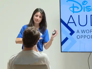 Disney busca trabajadores Disney busca trabajadores