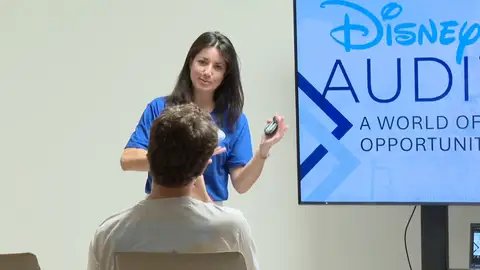 Disney busca trabajadores Disney busca trabajadores