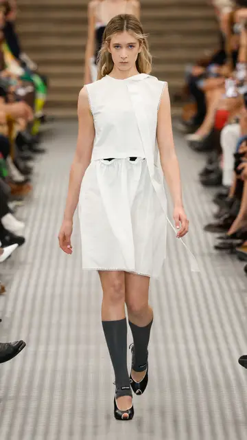 Sunday Rose, hija de Nicole Kidman, debuta como modelo para un desfile de Miu Miu en la Semana de la Moda de París Sunday Rose, hija de Nicole Kidman, debuta como modelo para un desfile de Miu Miu en la Semana de la Moda de París