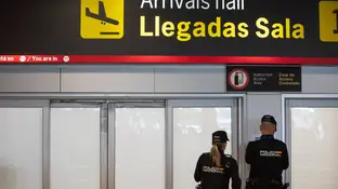 Policía en la T1 del Aeropuerto Madrid Barajas Policía en la T1 del Aeropuerto Madrid Barajas