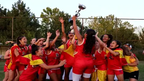 El equipo español celebrando el campeonato de Flag Football El equipo español celebrando el campeonato de Flag Football