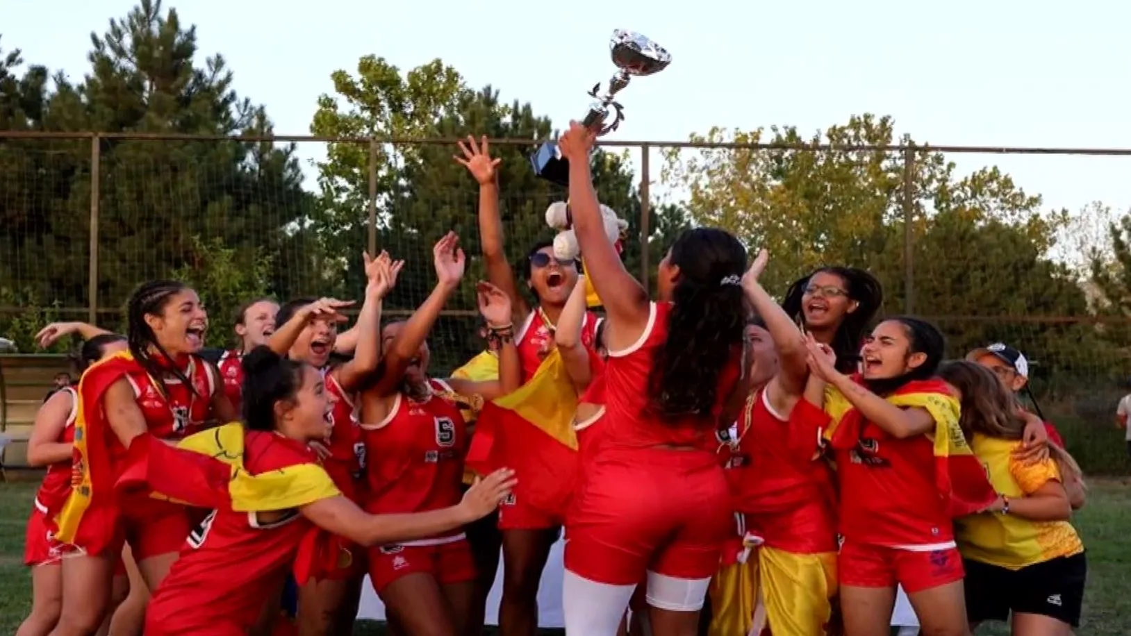 El equipo español celebrando el campeonato de Flag Football El equipo español celebrando el campeonato de Flag Football