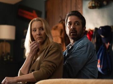 Lisa Kudrow como Lydia y Ray Romano como Paul en No Good Deed