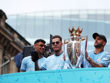 Jugadores del City celebran la conquista de la Premier League 2024