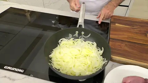 Sazona y rehógalas a fuego suave-medio Sazona y rehógalas a fuego suave-medio