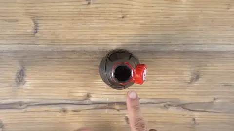 Truco para que no moleste el tapón de las botellas de plástico Truco para que no moleste el tapón de las botellas de plástico