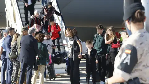 Llegada a Madrid de los españoles evacuados de Líbano Llegada a Madrid de los españoles evacuados de Líbano