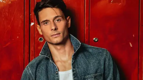 ¿Quién es David Matarín? ¡Descubre a Jacinto, el nuevo dependiente de Perfumerías De la Reina! ¿Quién es David Matarín? ¡Descubre a Jacinto, el nuevo dependiente de Perfumerías De la Reina!