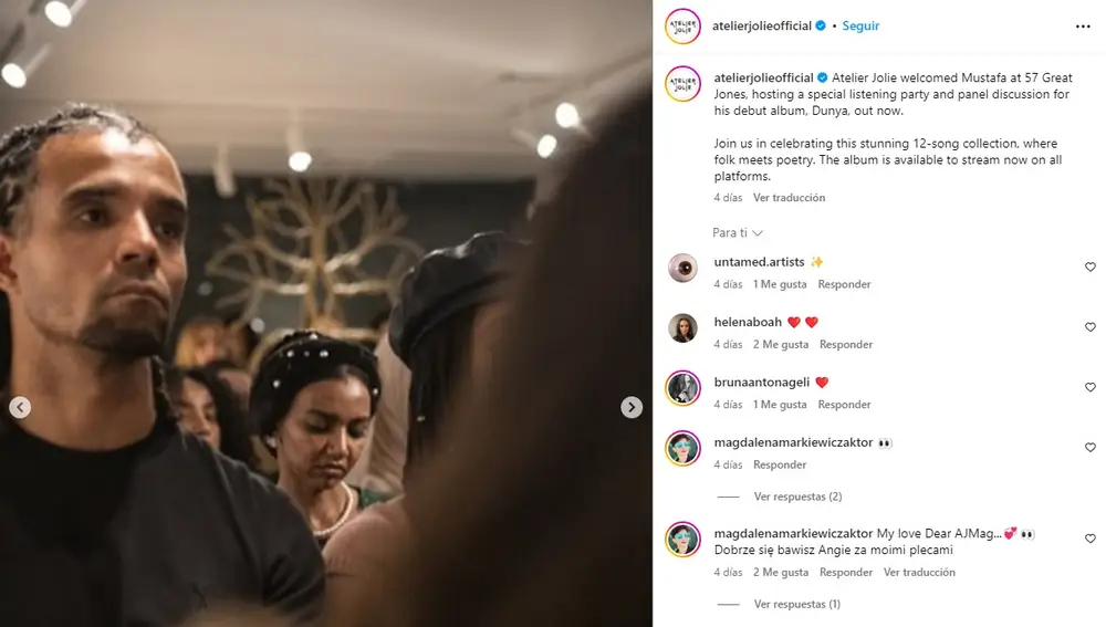 El rapero Akala asistiendo a un evento de Altier Jolie El rapero Akala asistiendo a un evento de Altier Jolie