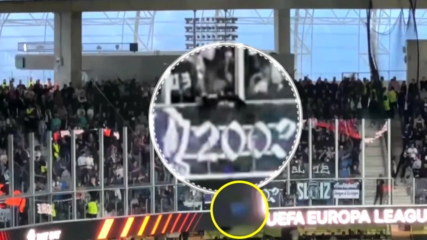 Imagen de los ultras del Anderlecht tirando objetos a los aficionados de la Real Imagen de los ultras del Anderlecht tirando objetos a los aficionados de la Real