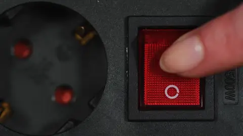 Dos electrodomésticos que jamás debes conectar juntos en una regleta Dos electrodomésticos que jamás debes conectar juntos en una regleta