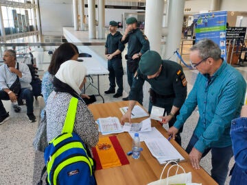 A3 Noticias 2 (03-10-24) La angustia de los españoles en Líbano antes de ser evacuados: "Cayó un misil a un metro de nosotros"