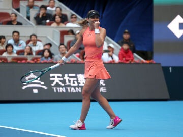 Paula Badosa celebra su victoria ante Zhang Shuai