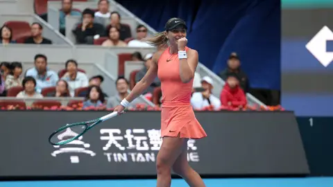 Paula Badosa celebra su victoria ante Zhang Shuai Paula Badosa celebra su victoria ante Zhang Shuai