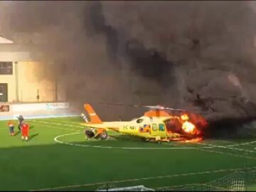 El vídeo del momento en el que comienza a arder el helicóptero que iba a trasladar a un paciente al hospital